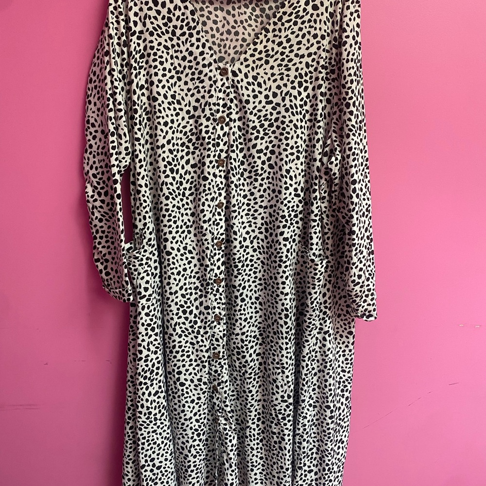 Like New! Flowy Black and White Dress